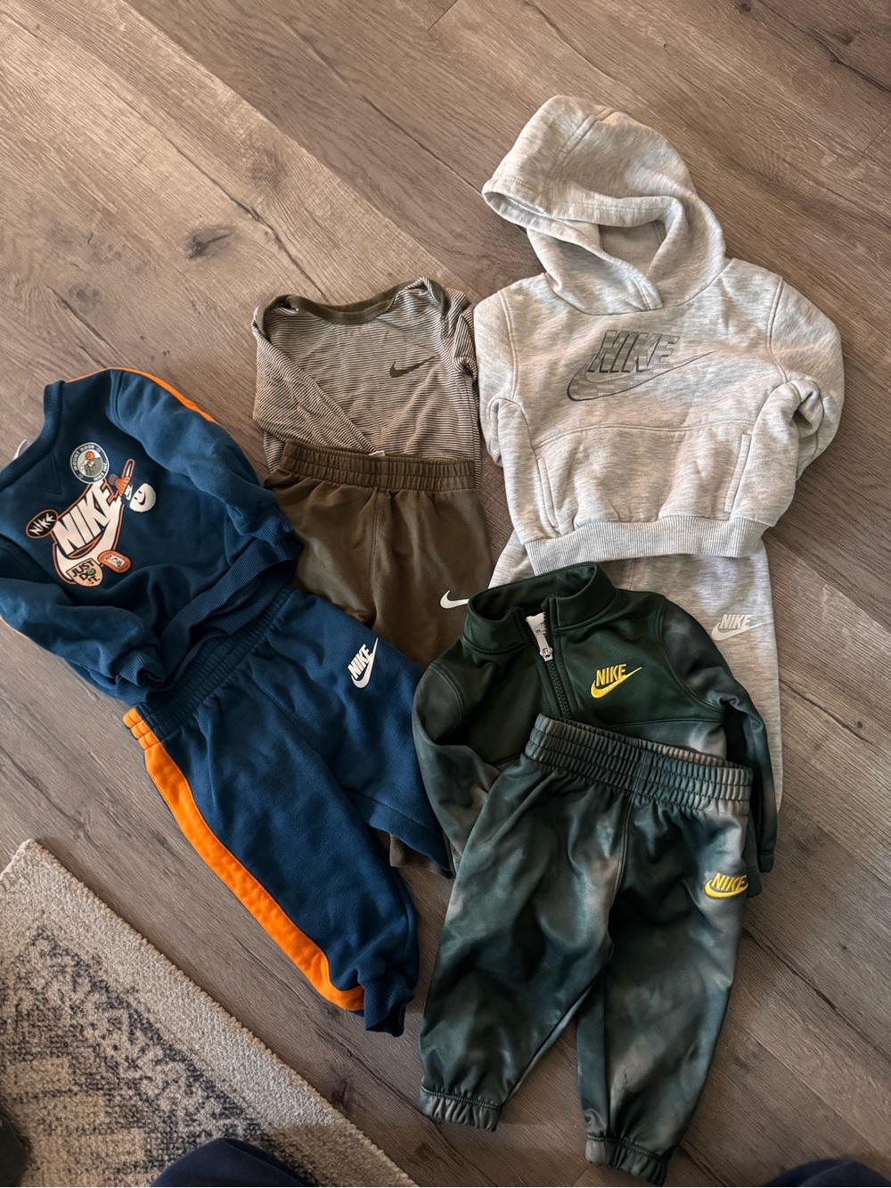 LOT of 6: Nike Outfits & Under Armor sizes 12-18 mo